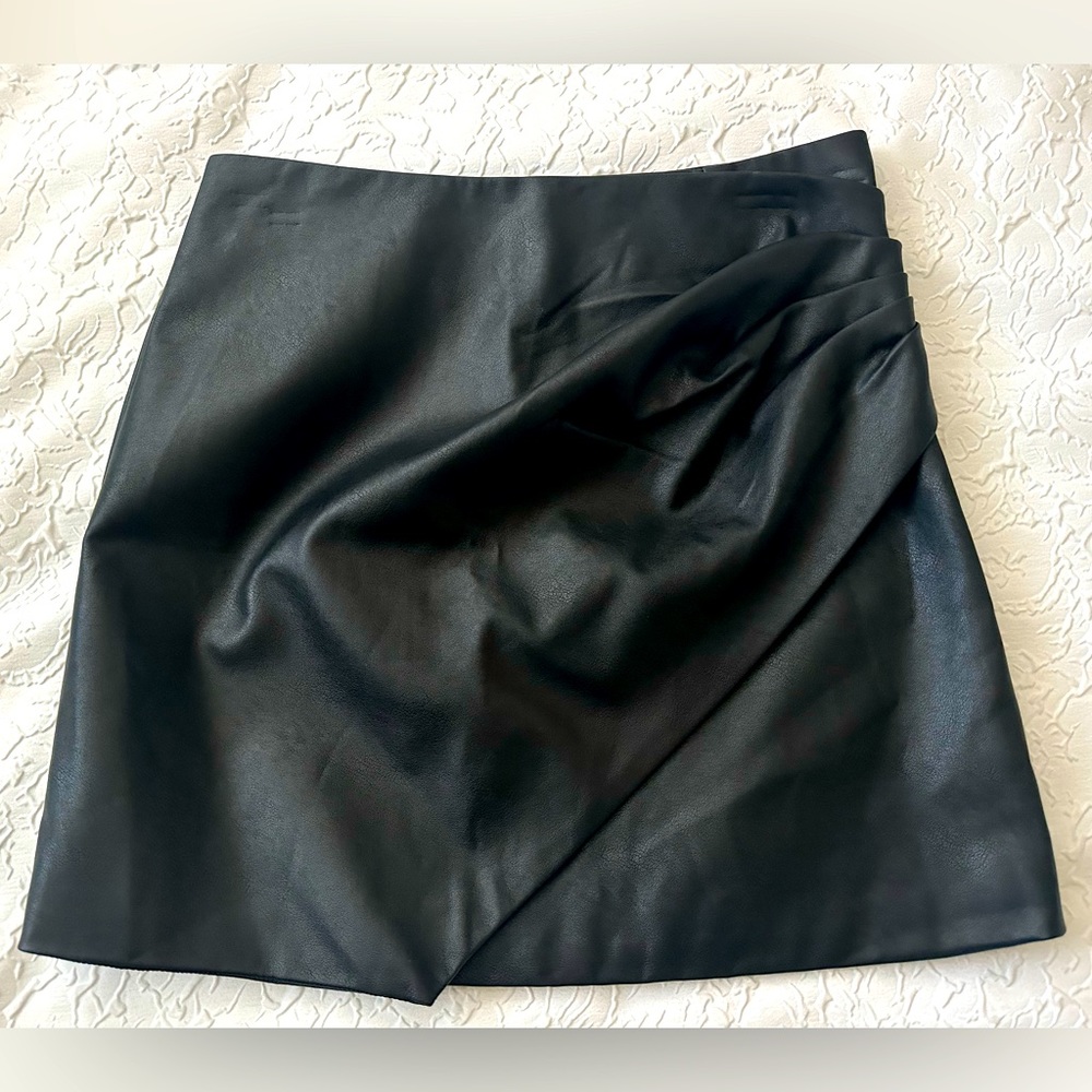 Very J Faux Leather Wrap Style Skirt Size Medium NWT Boot Barn Country